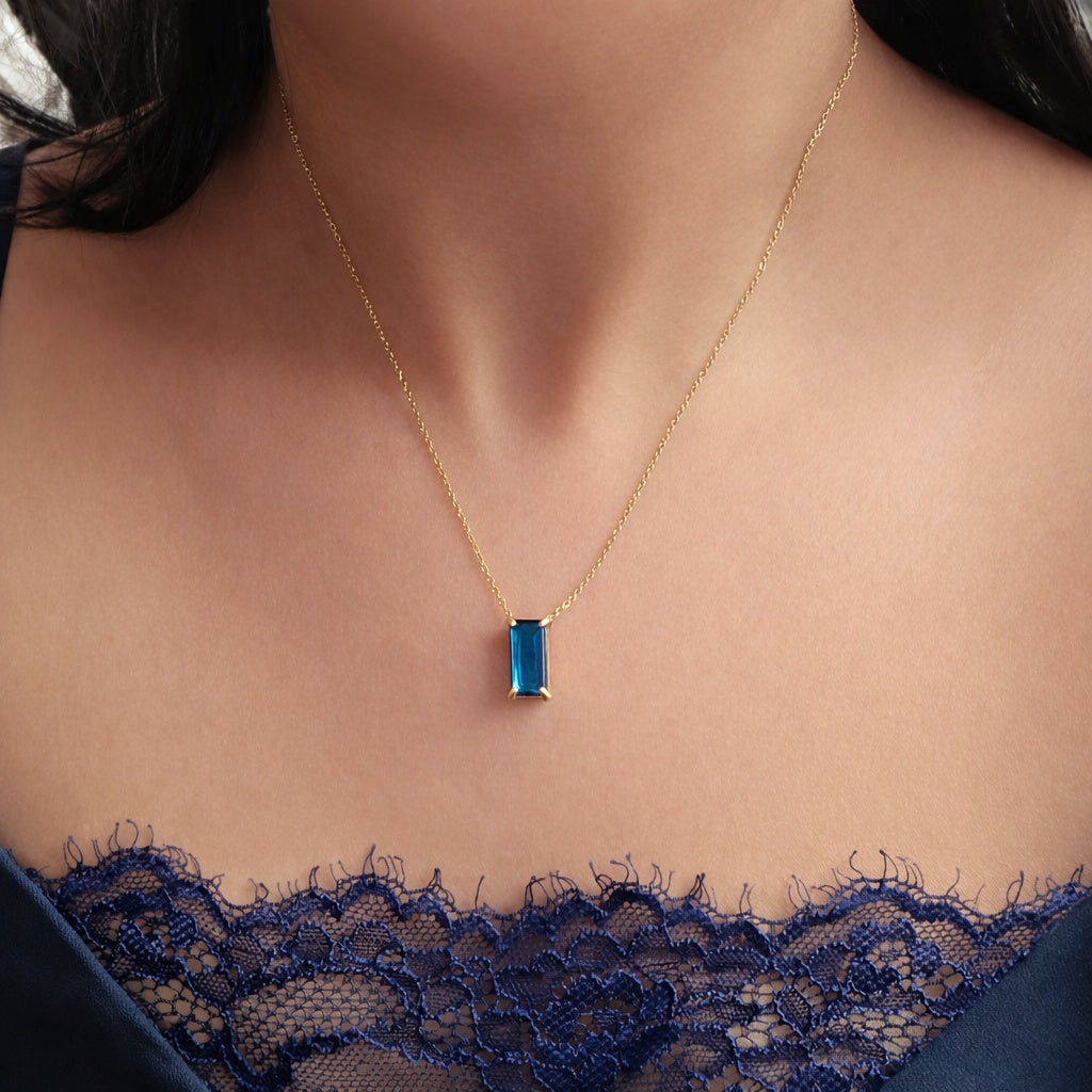 Éclat de Lam Necklace – Rectangular Zircon Pendant Necklace
