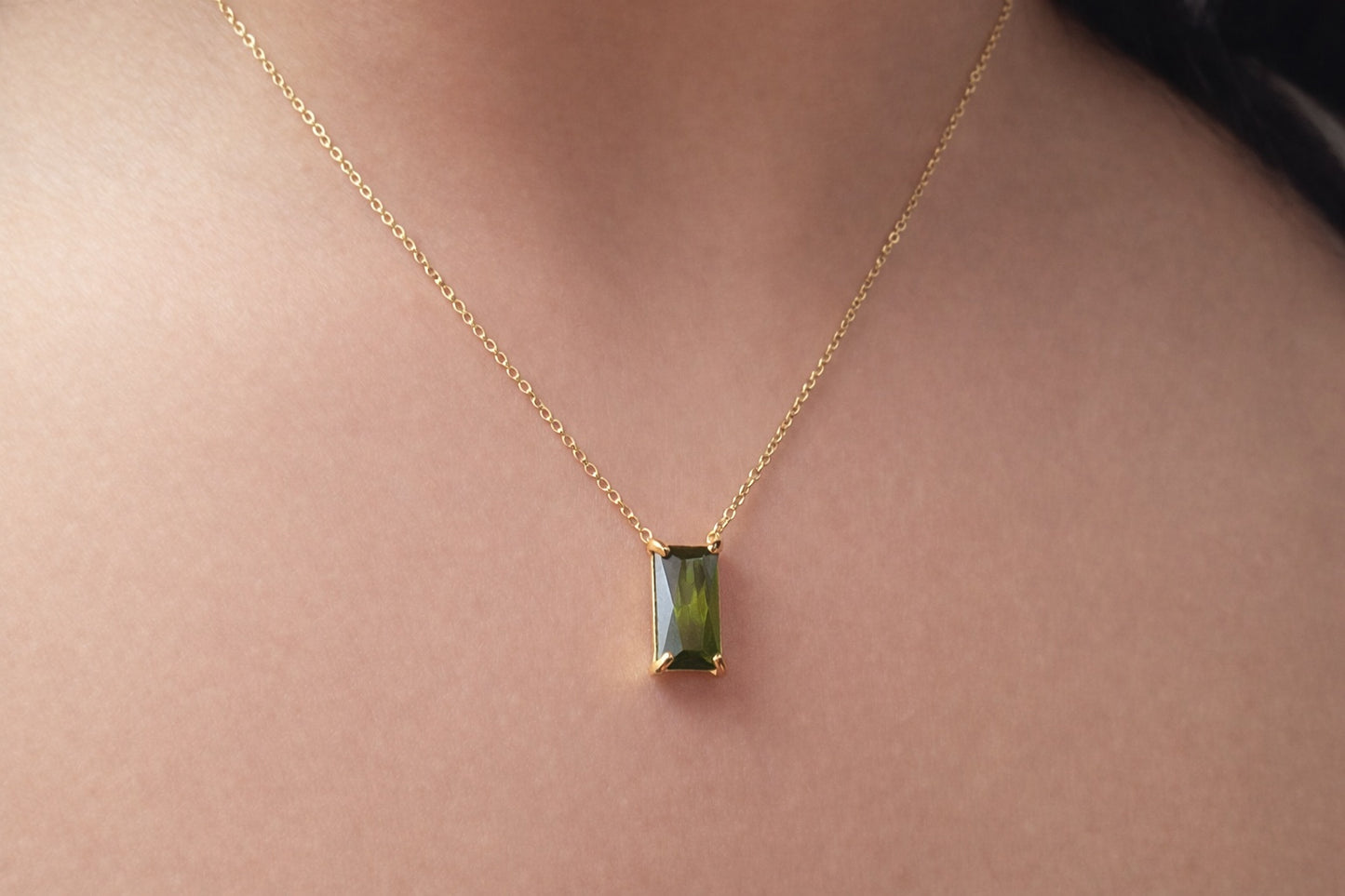 Éclat de Lam Necklace – Rectangular Zircon Pendant Necklace