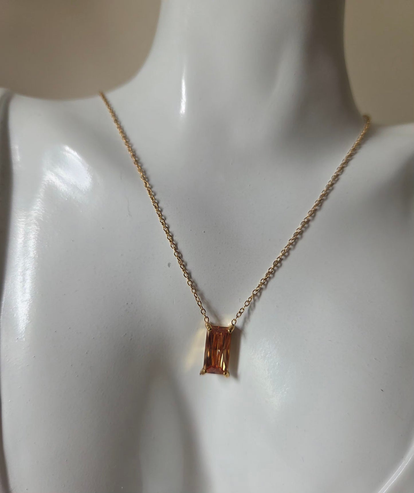 Éclat de Lam Necklace – Rectangular Zircon Pendant Necklace