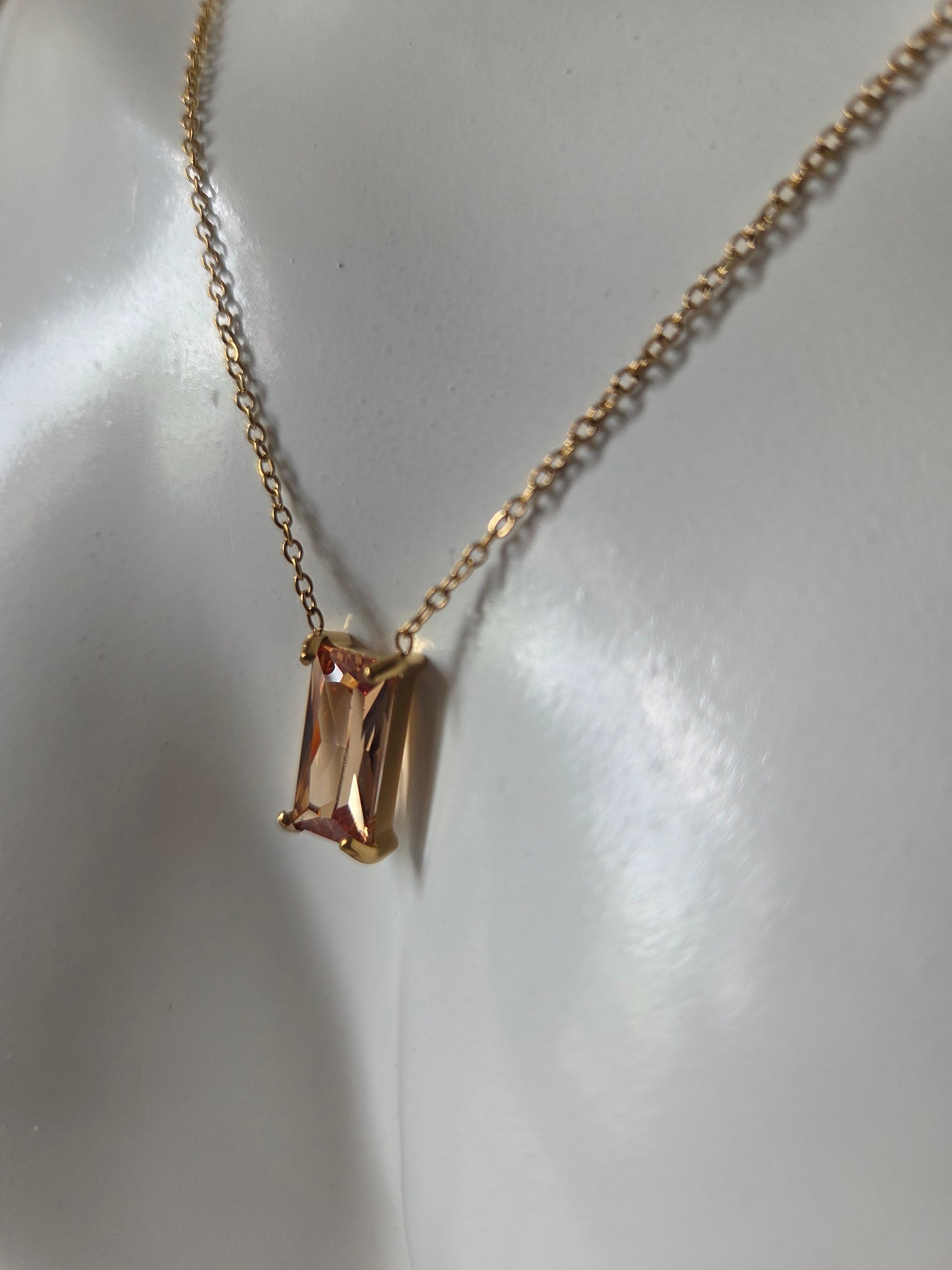 Éclat de Lam Necklace – Rectangular Zircon Pendant Necklace