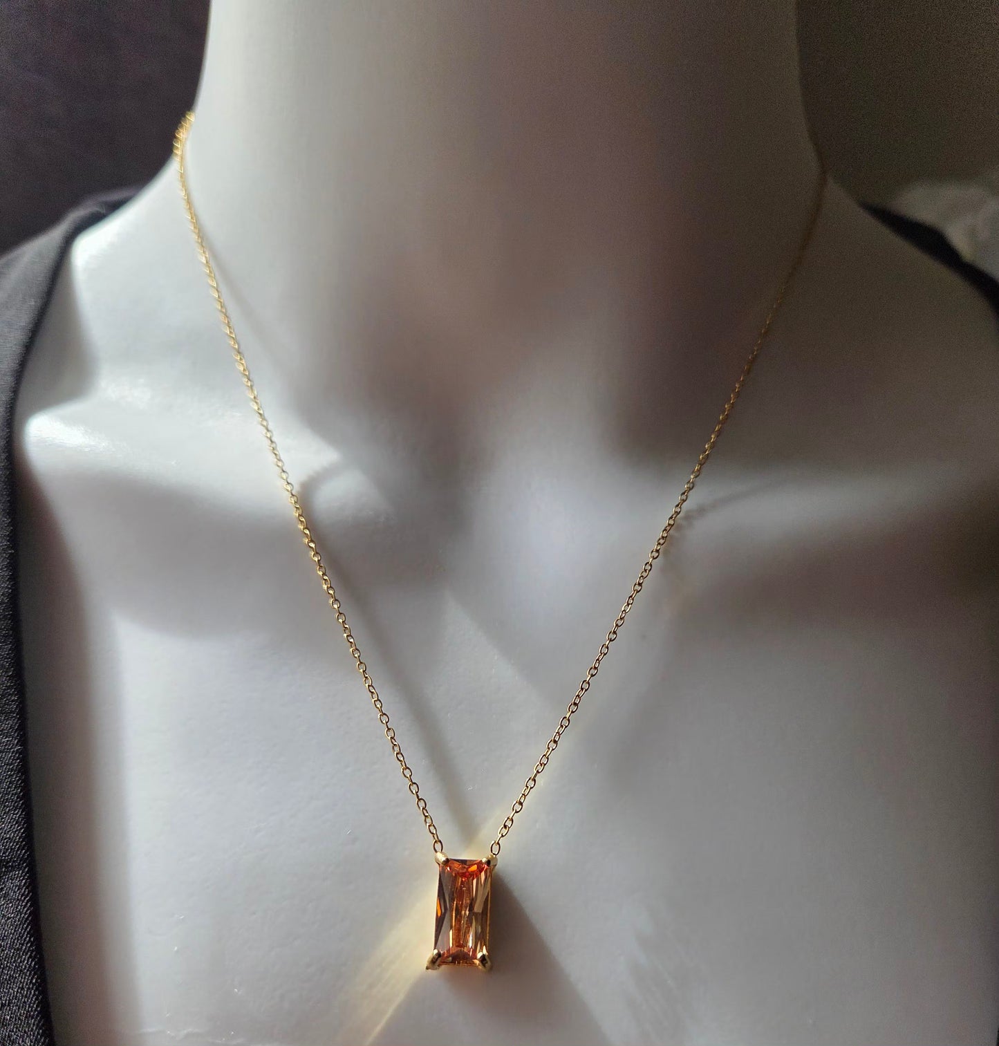 Éclat de Lam Necklace – Rectangular Zircon Pendant Necklace