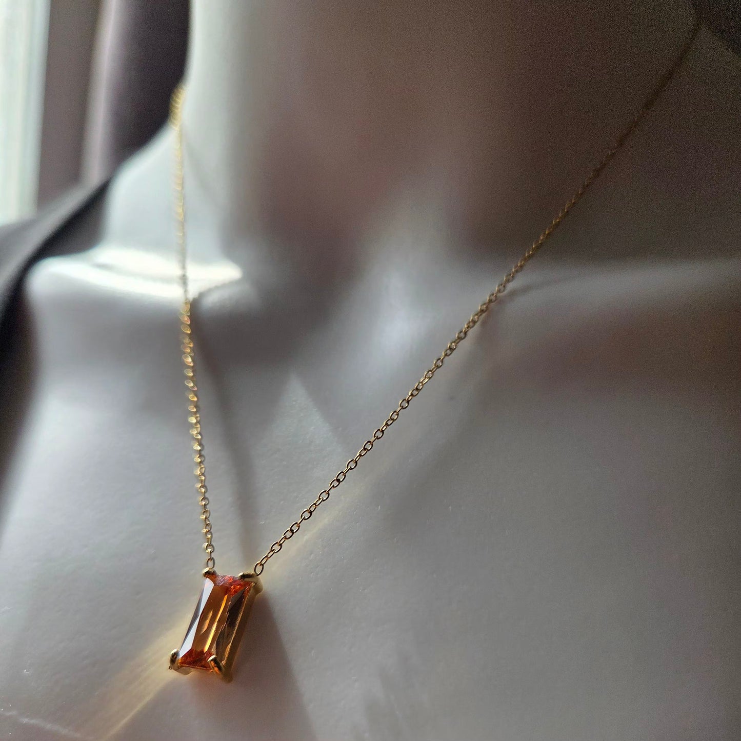 Éclat de Lam Necklace – Rectangular Zircon Pendant Necklace