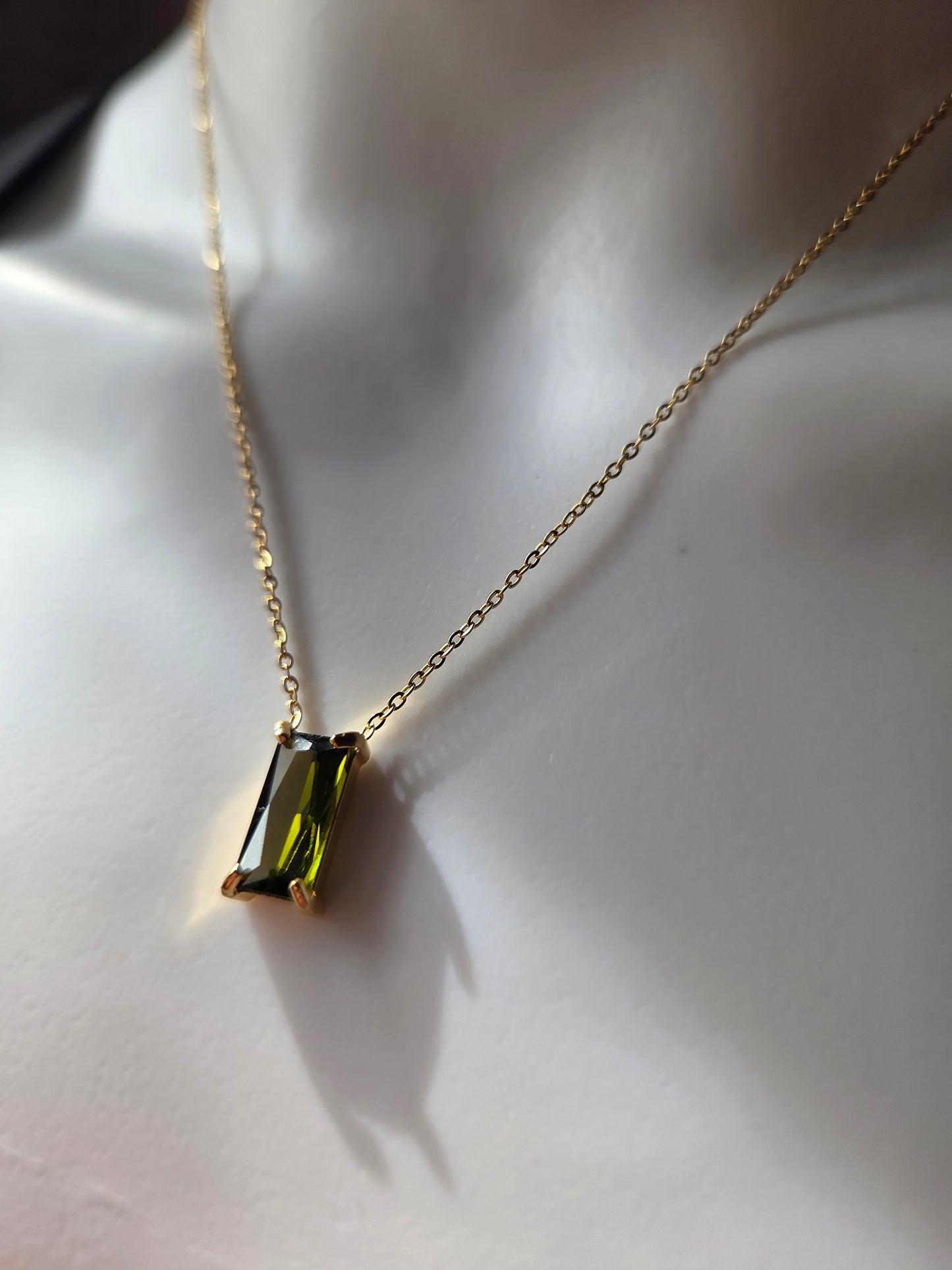 Éclat de Lam Necklace – Rectangular Zircon Pendant Necklace