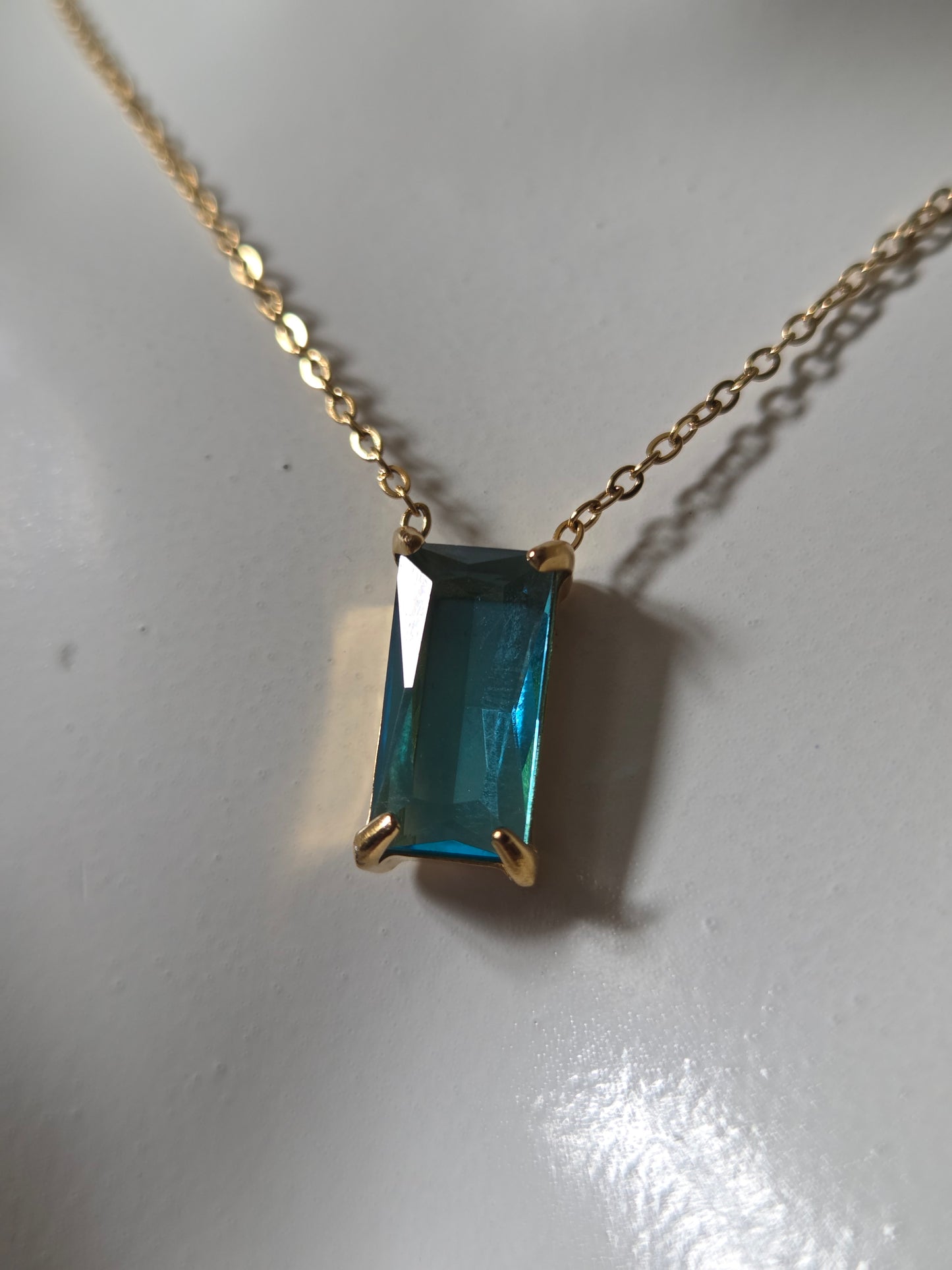 Éclat de Lam Necklace – Rectangular Zircon Pendant Necklace