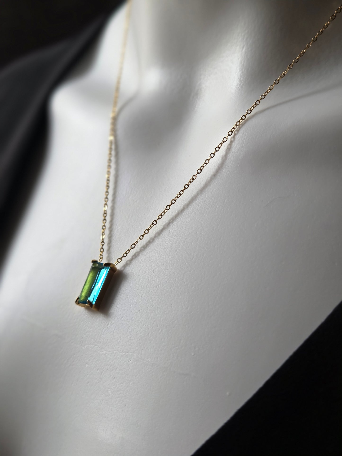 Éclat de Lam Necklace – Rectangular Zircon Pendant Necklace