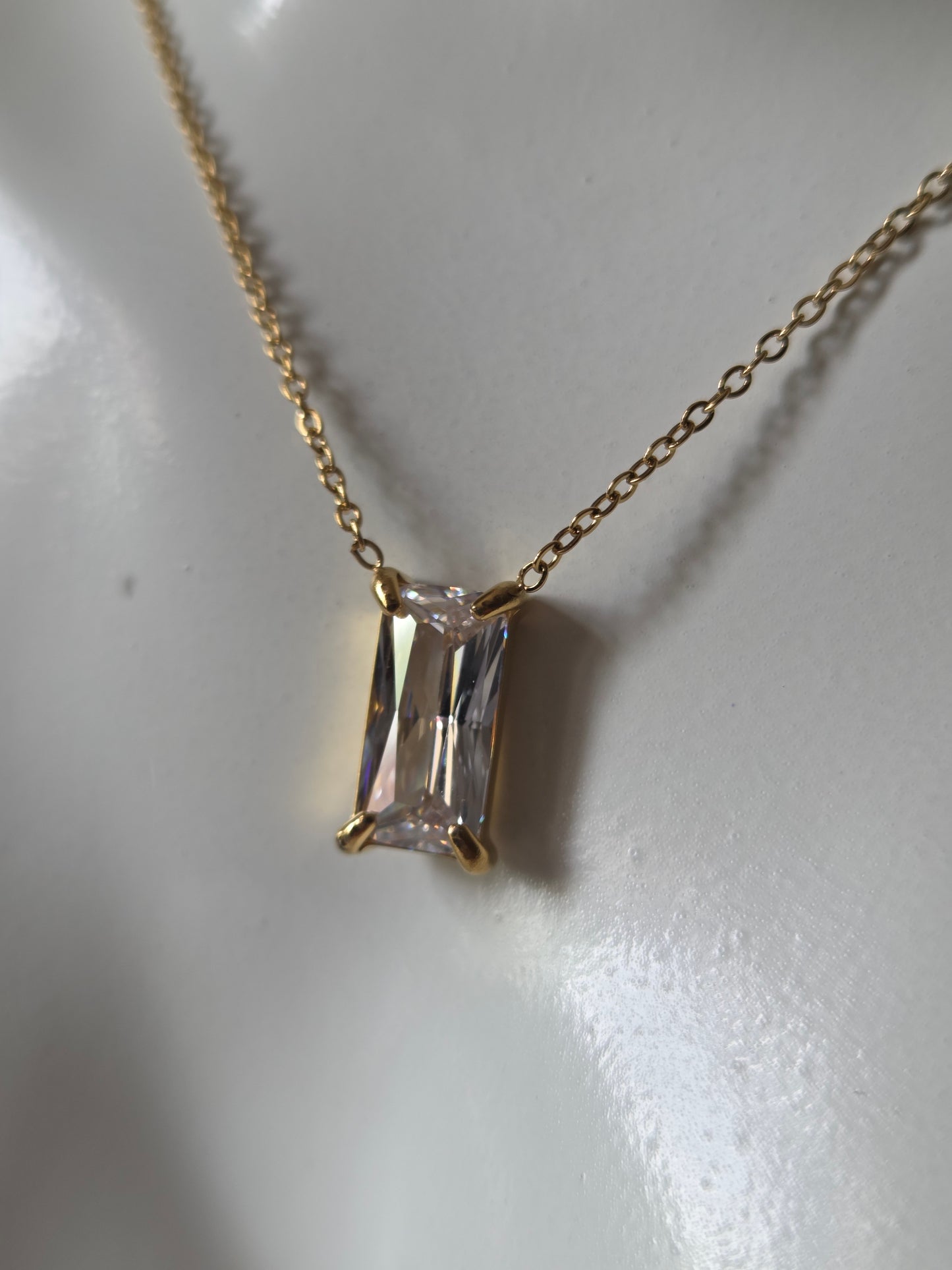 Éclat de Lam Necklace – Rectangular Zircon Pendant Necklace