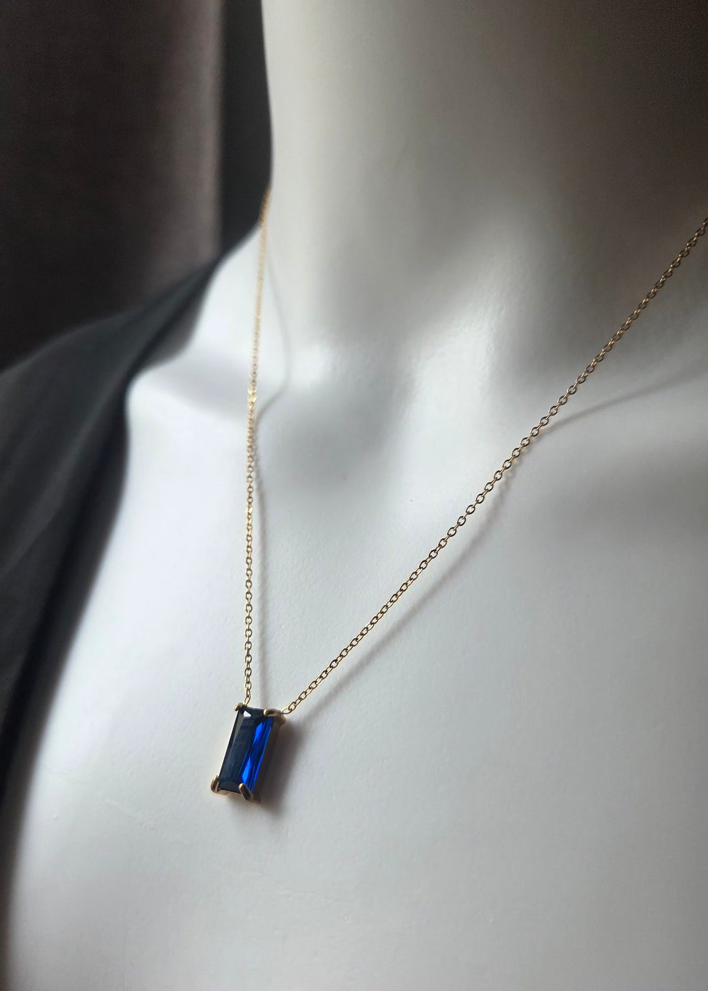 Éclat de Lam Necklace – Rectangular Zircon Pendant Necklace