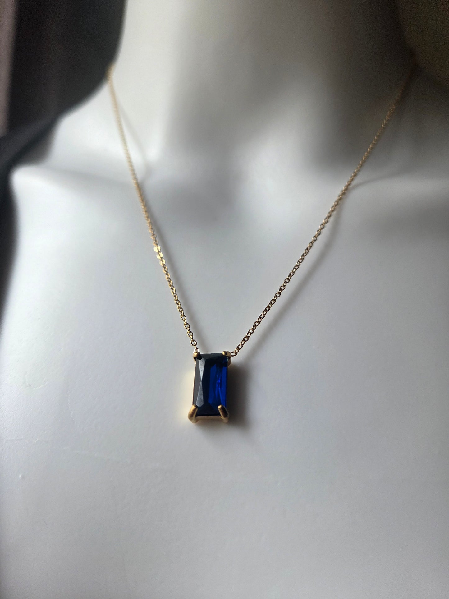 Éclat de Lam Necklace – Rectangular Zircon Pendant Necklace