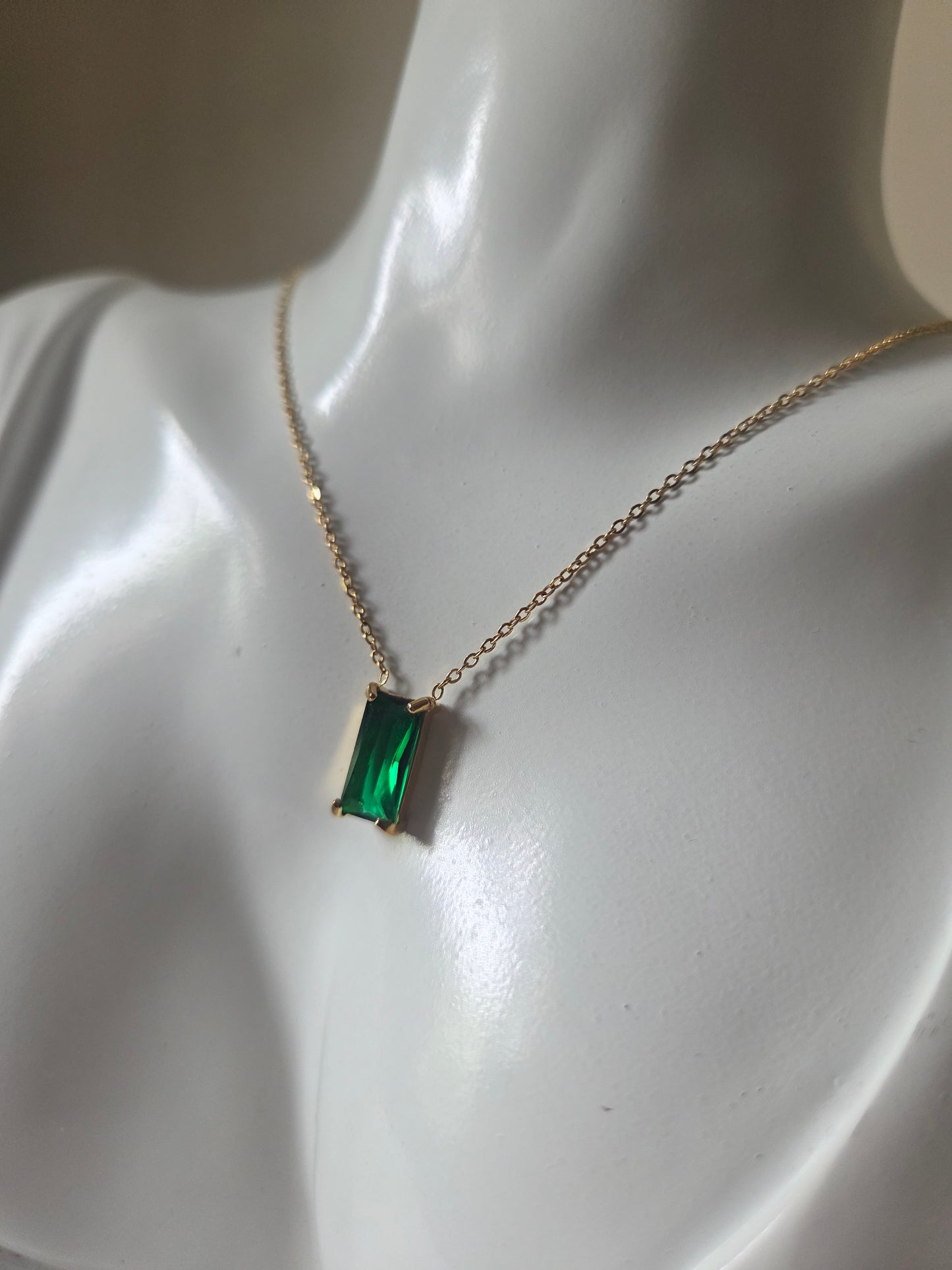 Éclat de Lam Necklace – Rectangular Zircon Pendant Necklace