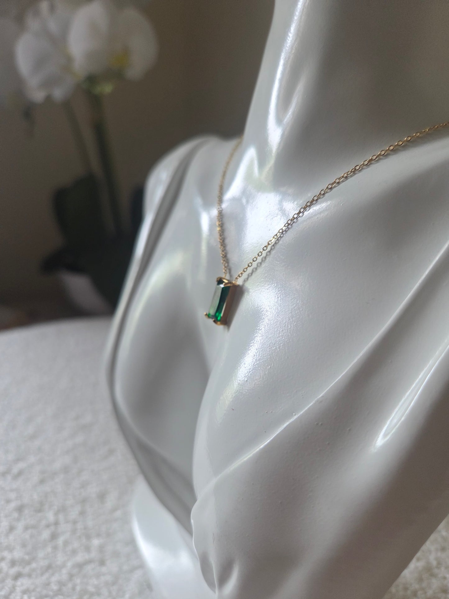 Éclat de Lam Necklace – Rectangular Zircon Pendant Necklace