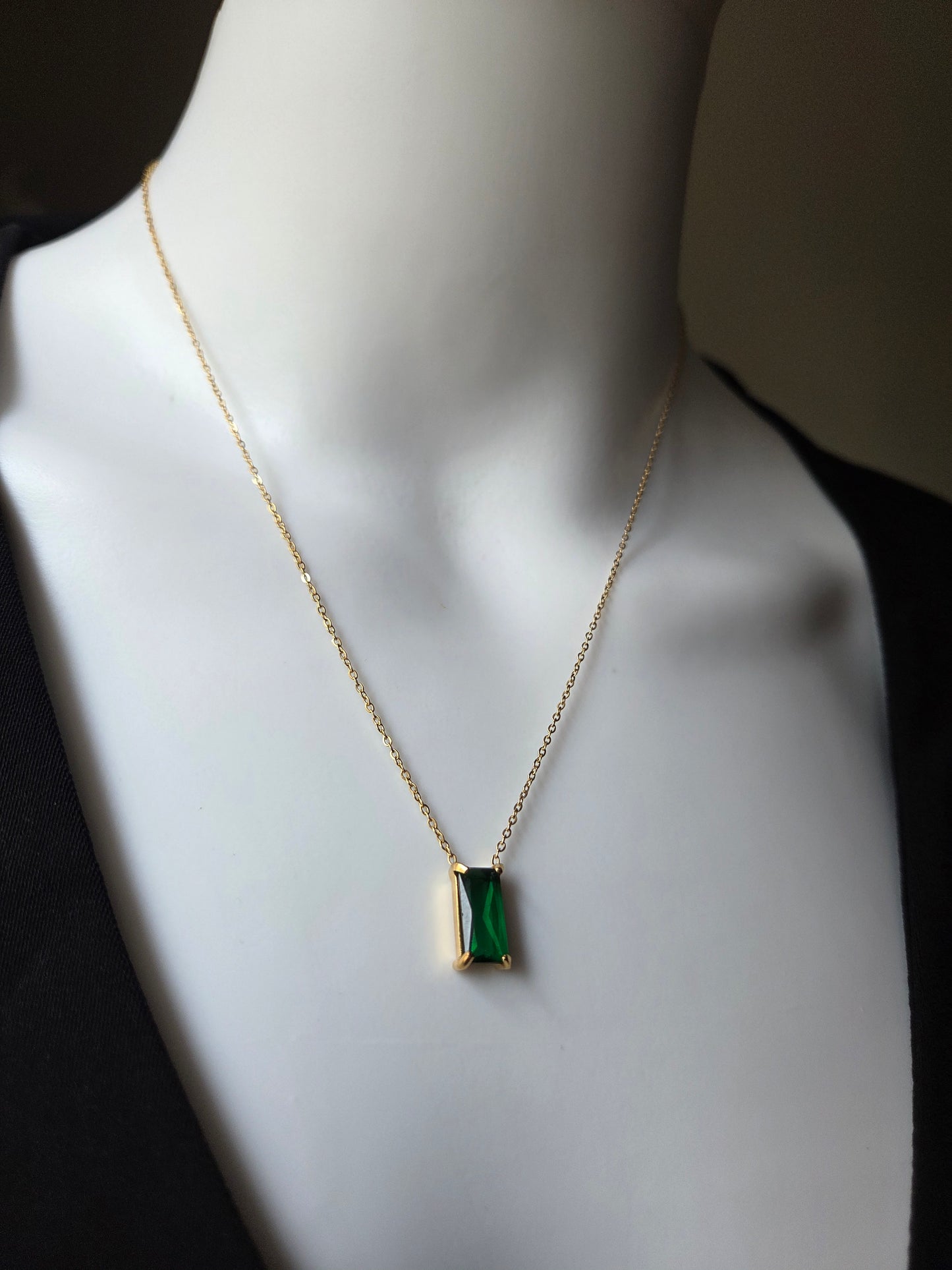 Éclat de Lam Necklace – Rectangular Zircon Pendant Necklace