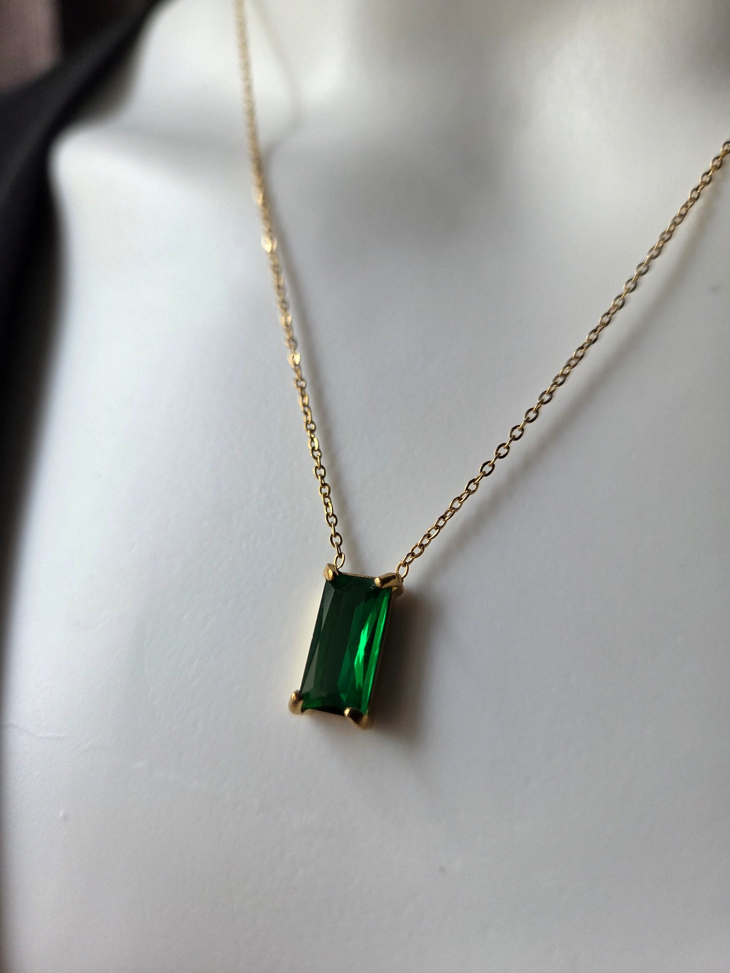 Éclat de Lam Necklace – Rectangular Zircon Pendant Necklace