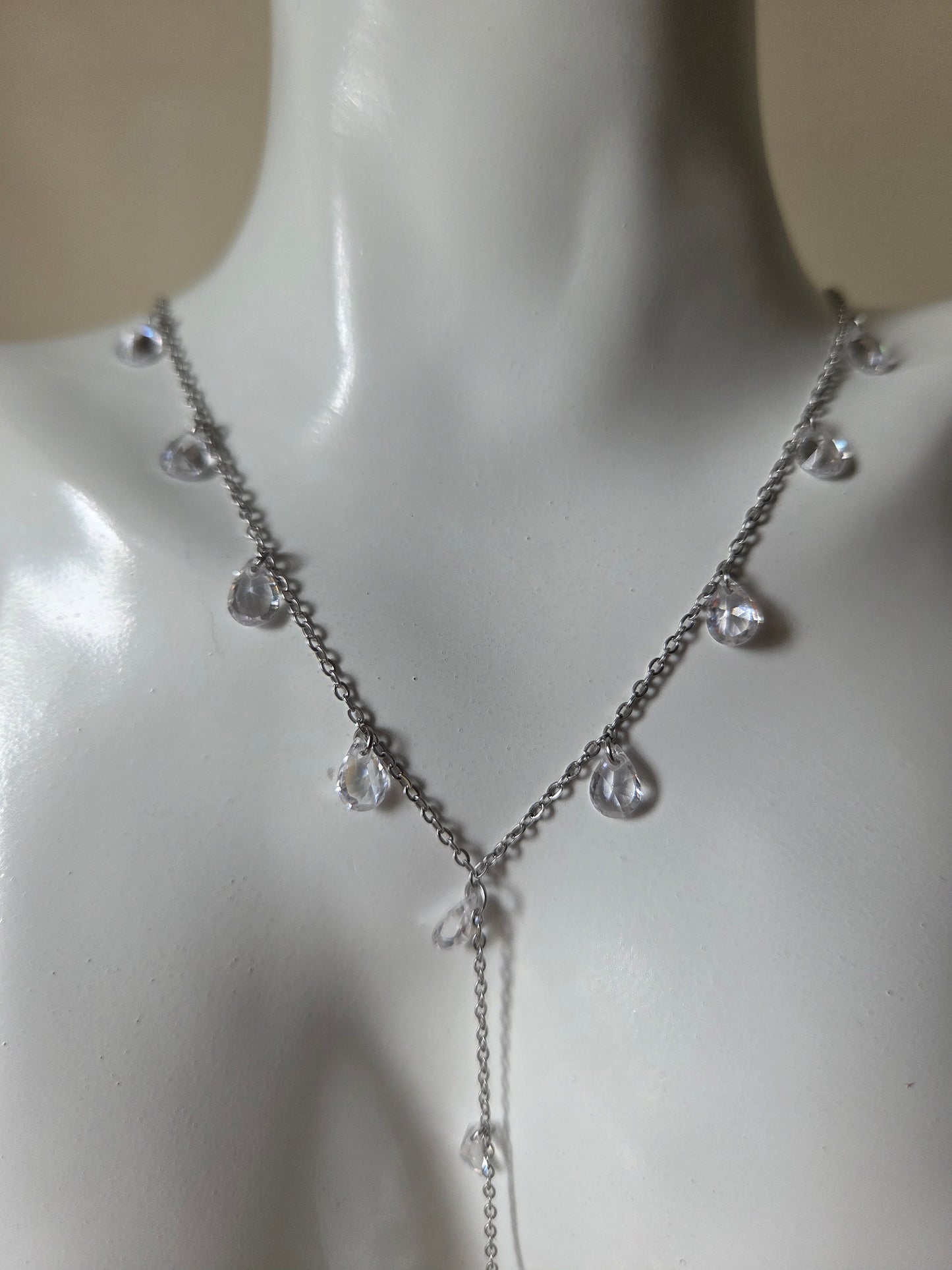 Pluie d'Éclats Necklace – Zircon Lariat Necklace