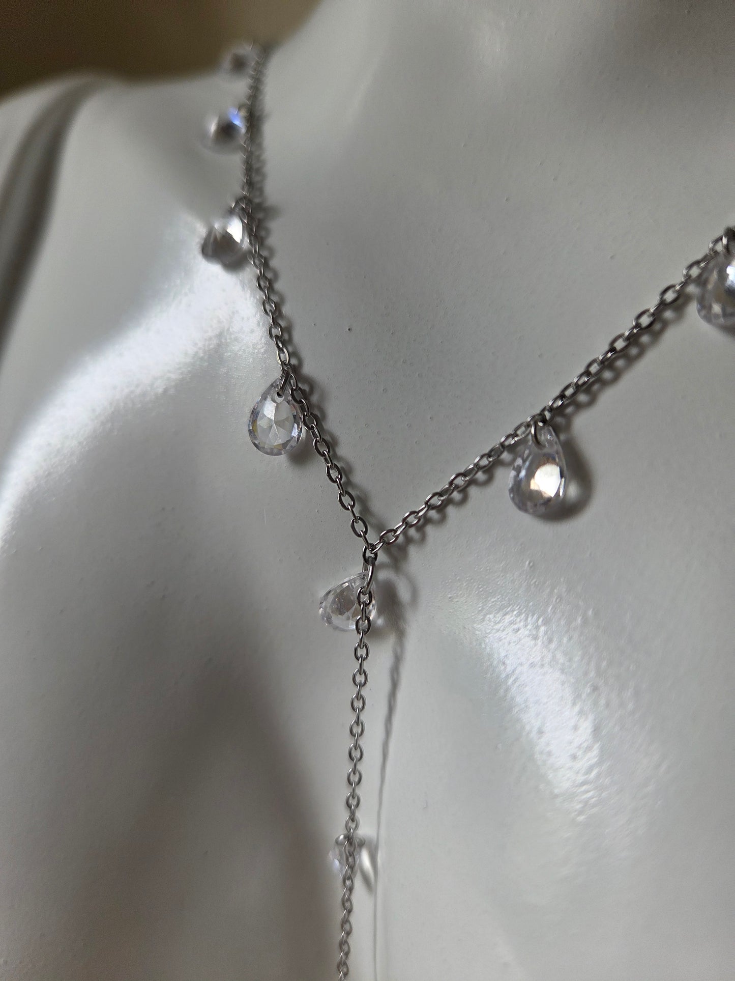 Pluie d'Éclats Necklace – Zircon Lariat Necklace