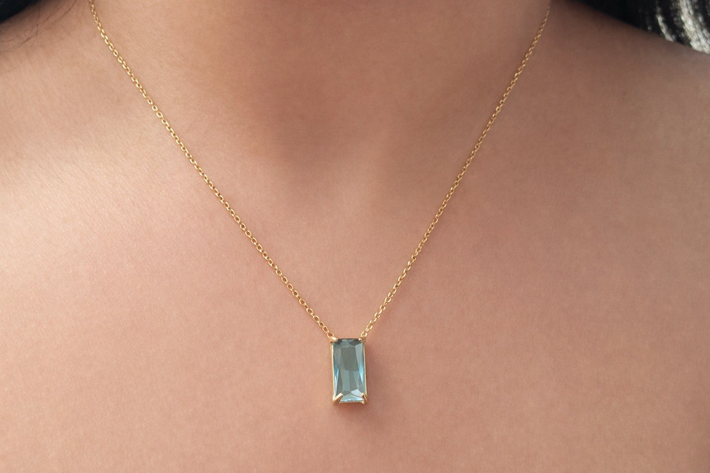 Éclat de Lam Necklace – Rectangular Zircon Pendant Necklace