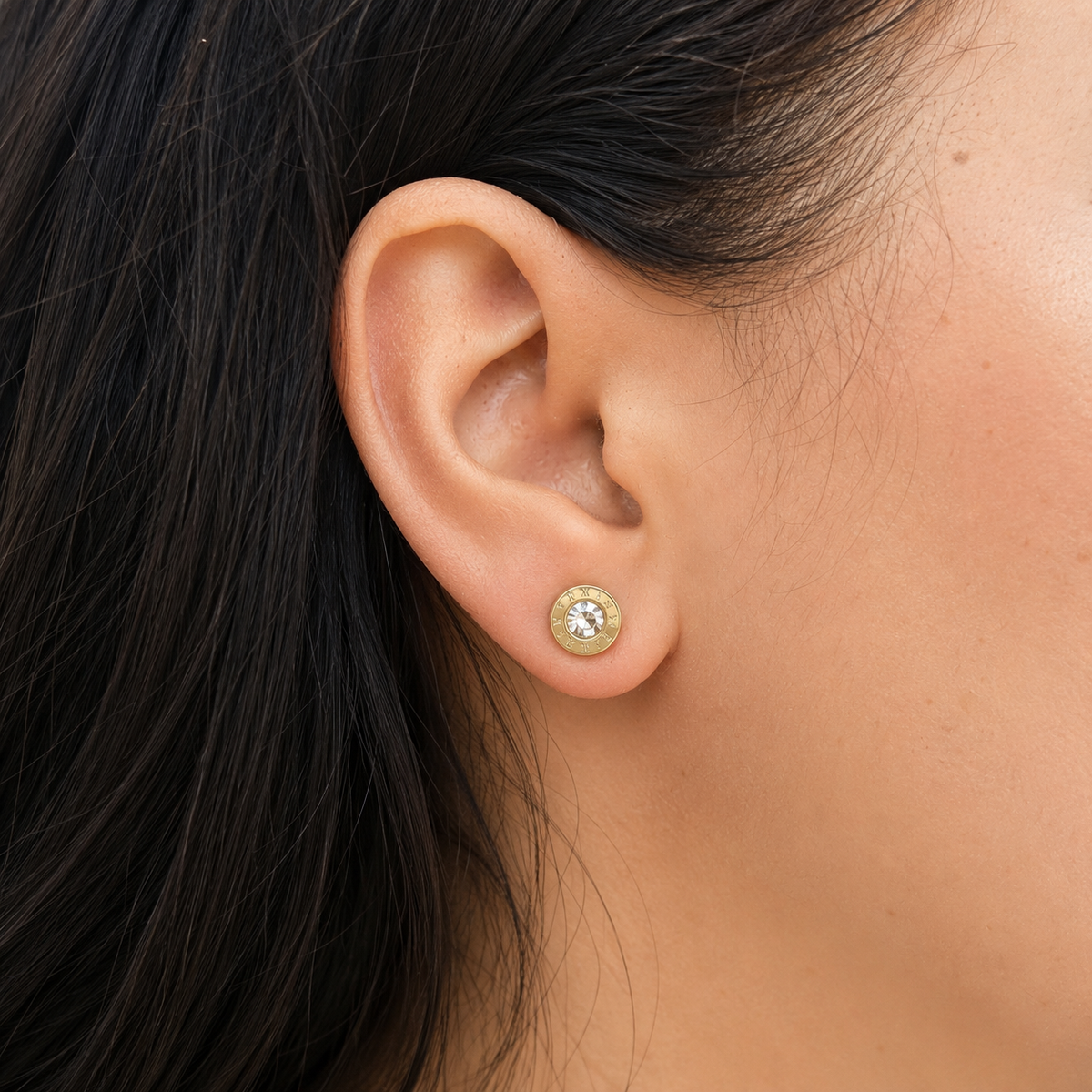 Boucles d’oreilles Instant de Lam en acier inoxydable 316L portées